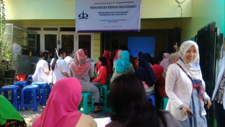 FKG Usakti Lakukan Pemeriksaan Gigi dan Mulut Gratis
