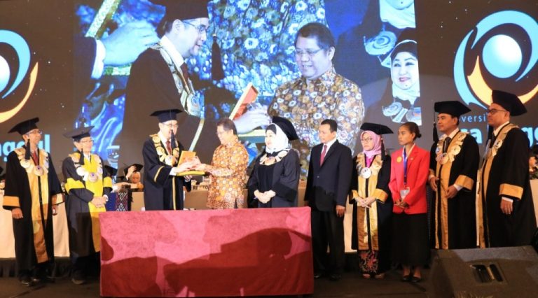 Menkominfo Mengajak Lulusan Esa Unggul Adaptif di Era 4.0