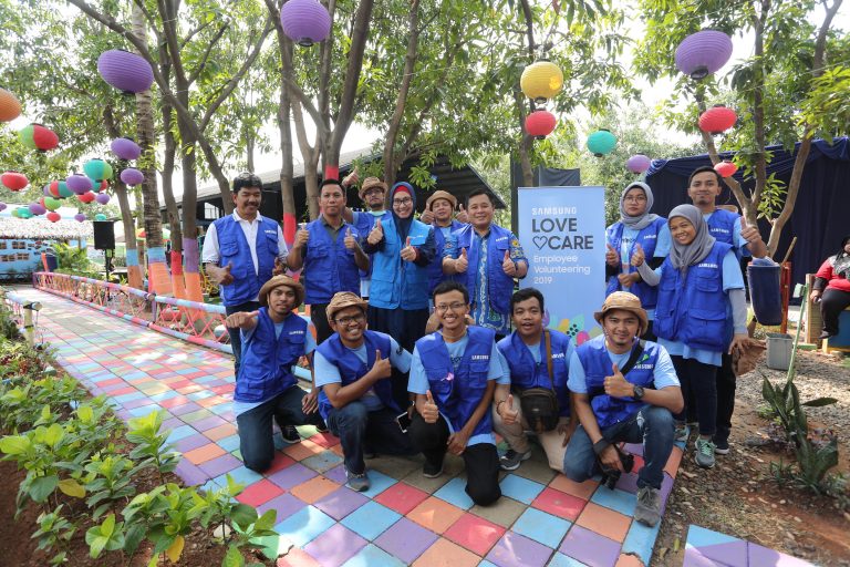 Samsung Employee Volunteer Berdayakan Kreativitas Kampung Pelangi