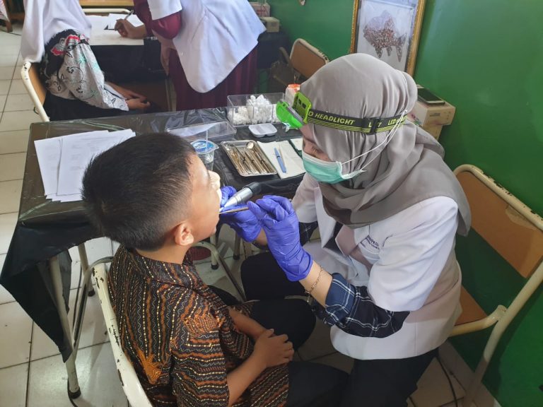 Biasakan Memeriksa Gigi Secara Rutin