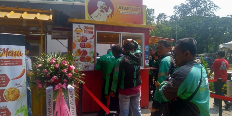 Ayam Legit Bagikan 1000 Porsi Gratis Bagi Ojol di Karawaci