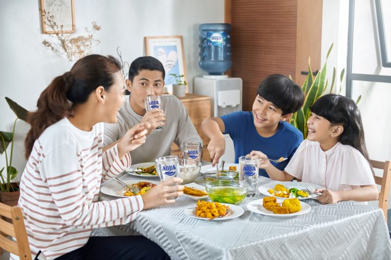 Kerjasama Danone-AQUA dan ASTRO, Penuhi Kebutuhan Hidrasi Sehat 24 Jam