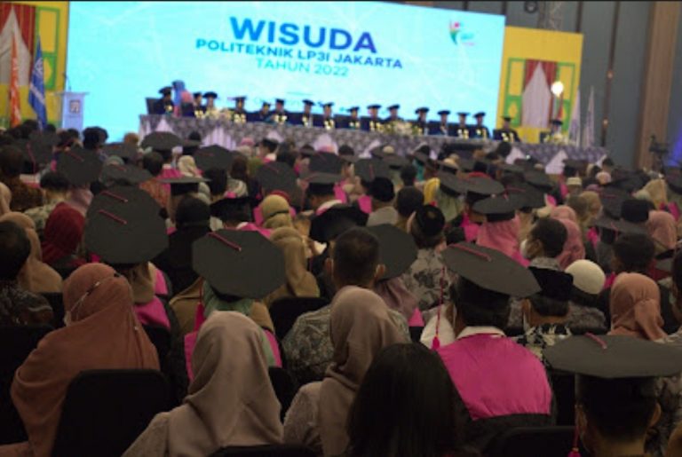 Budaya Betawi Meriahkan Wisuda POLITEKNIK LP3I JAKARTA ke 23