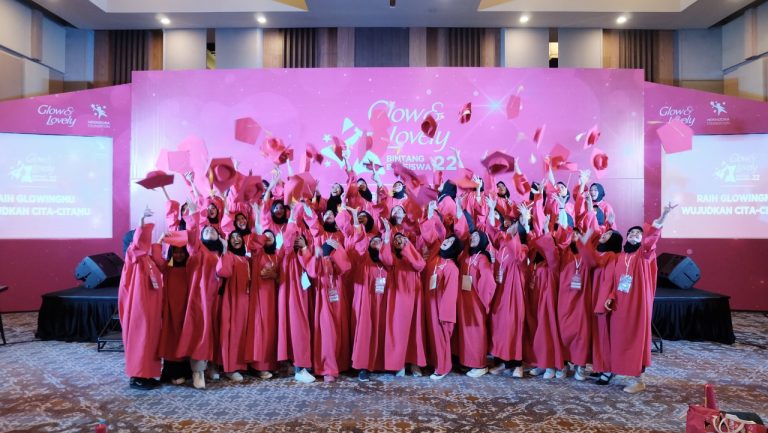 60 Perempuan Indonesia Terima Glow & Lovely Bintang Beasiswa 2022