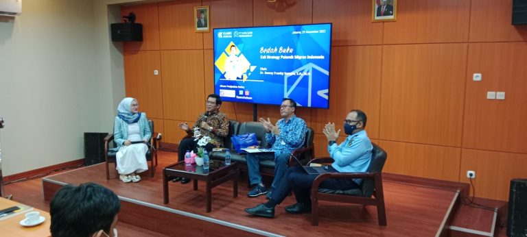 Irjen Pol purn Ronny Sompie Luncurkun Buku “Exit Strategy Polemik Migran Indonesia”