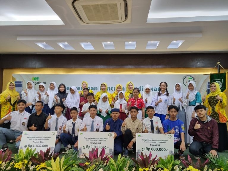 Ikatan Istri Karyawan Pegadaian Pusat Serahkan Bantuan Pendidikan Berprestasi