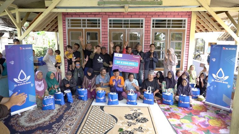 Karyawan XL Axiata Salurkan Bantuan di Kabupaten Cianjur