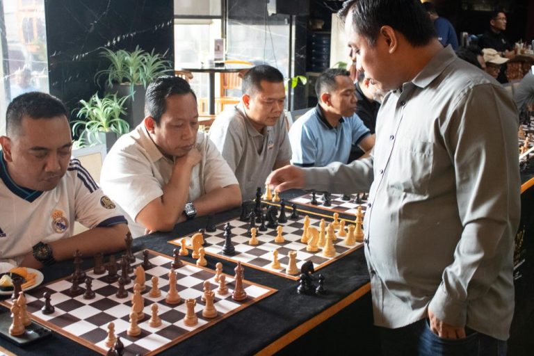 Merlynn Park Hotel Jakarta Gelar Simultan Catur