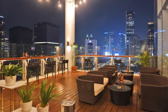 Pemandangan malam All Seasons Jakarta Thamrin