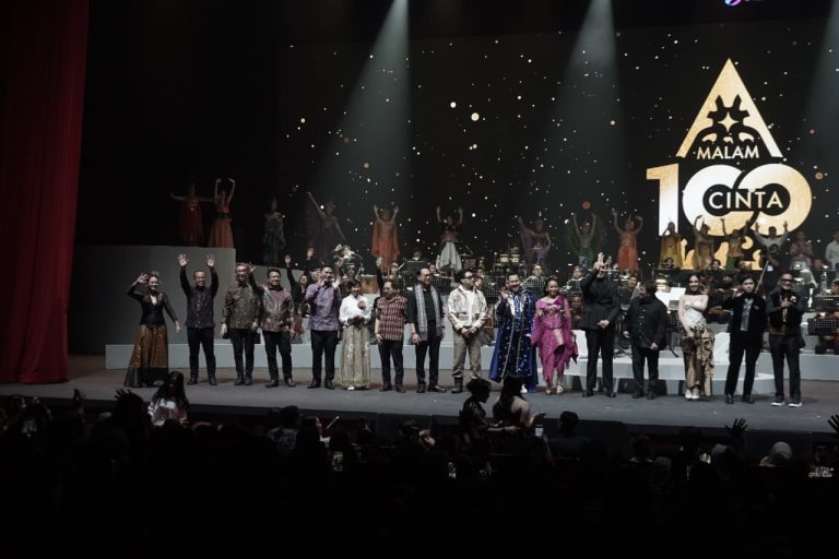 SMARTFREN Malam 100 Cinta 2025 Sukses Digelar, Dihadiri Ribuan Pengunjung