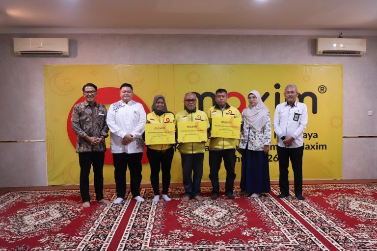 Maxim Serahkan BHR kepada 50 Ribu Mitra Pengemudi, Didukung Tiga Kementerian