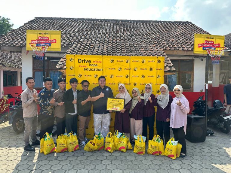 Maxim Indonesia Rayakan HUT Ke-8 dengan Renovasi Sekolah dan Aksi Sosial