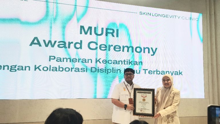 Kolaborasi Disiplin Ilmu Terbayak, Wardah Skin Longevity Clinic, Raih MURI